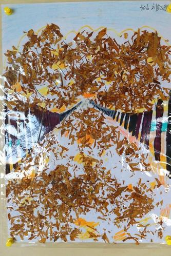 开发区第二实验小学举办"与落叶共舞"树叶粘贴画画展