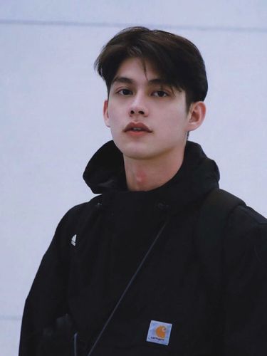 这个亮仔那可真的很靓仔,作为中美泰三国混血,很好的继承了各国的