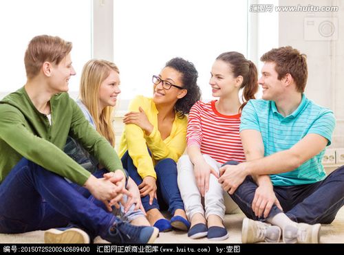 围坐在一起的大学生
