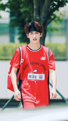 哇运动小天才何洛洛