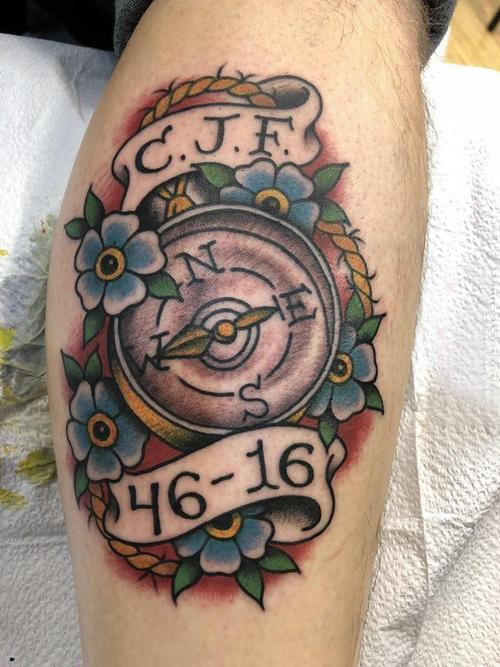 纹身指南针 男生小腿上指南针纹身图案