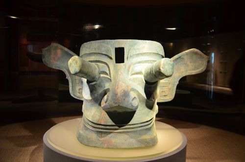 三星堆的青铜纵目面具怎么可能是这种用途?