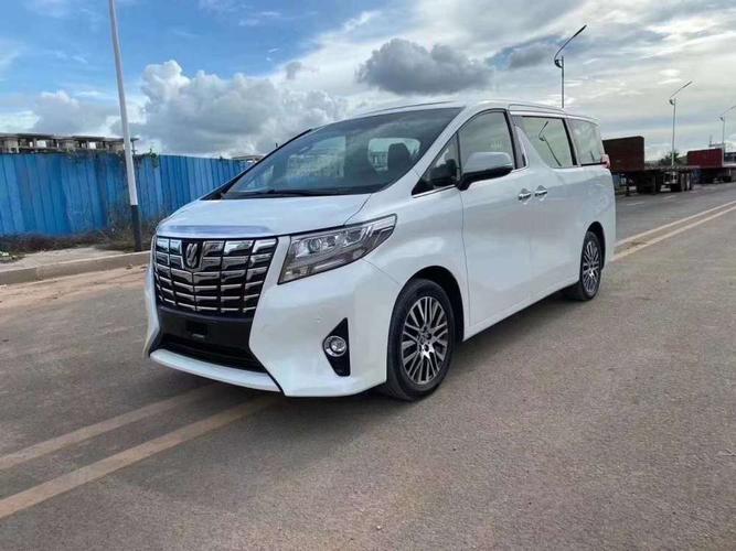 18年款丰田阿尔法尊贵版售价49万,经典舒适的保姆车