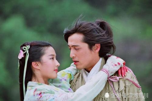 胡歌和刘亦菲分别饰演仙剑奇侠传中的李逍遥与灵儿,李