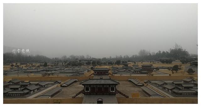 而皇宫内最气派的大殿含元殿也取代了太极宫承天门的地位,成了举行大