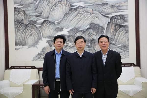 桂强芳会长与市委书记乔新江,市委常委,政法委书记,常务副市长谢天学