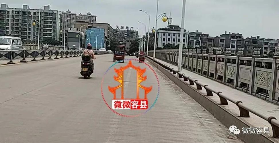 20个容县简闻冒险来到城区一天等到晚