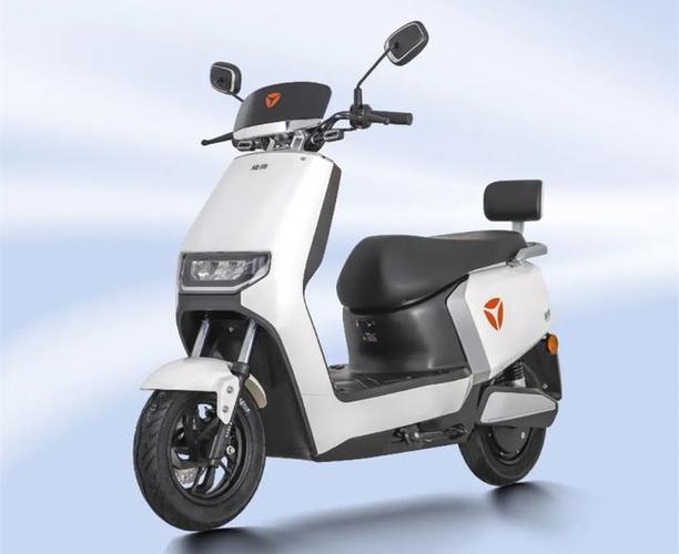 雅迪莱特e/c-c电动车评测:配备72v32ah电池,续航超过120公里