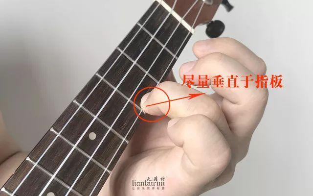 学尤克里里的5个按弦要点,你知道吗?