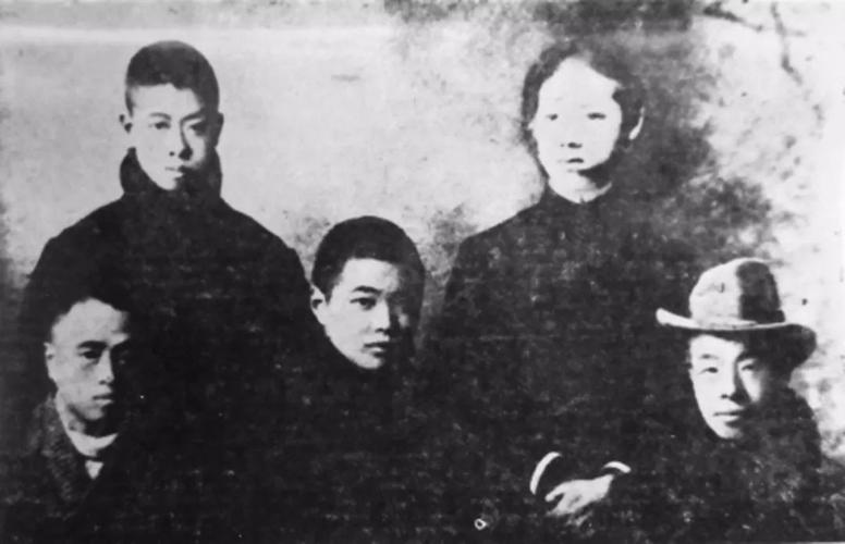 光复会领导人在日本合影,上排左起龚宝铨,陈子英,下排左起陶成章