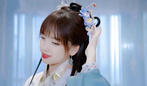 原创央视记者王冰冰汉服造型曝光,化身为明朝少女,一举一动都美画