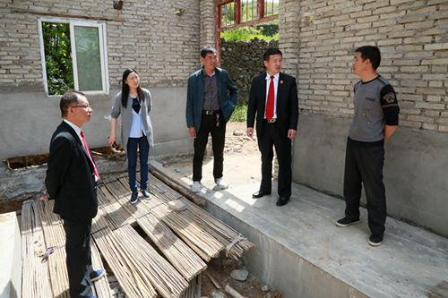 "4月21日上午,在河南省南阳市淅川县寺湾镇三泉沟村,村民李秀