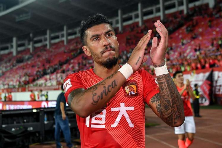 保利尼奥与沙特球队解约,网友调侃回来帮助广州队度过