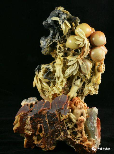 惜石斋是倪东方大师作品和他收藏的珍贵奇石的陈列处,堪称是青田石艺