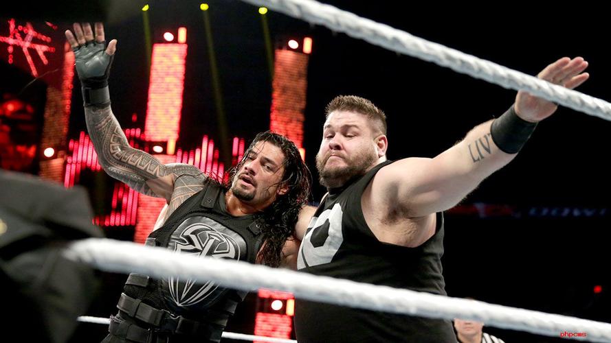 罗曼·雷恩斯对阵凯文·欧文斯《wwe smackdown 2015.