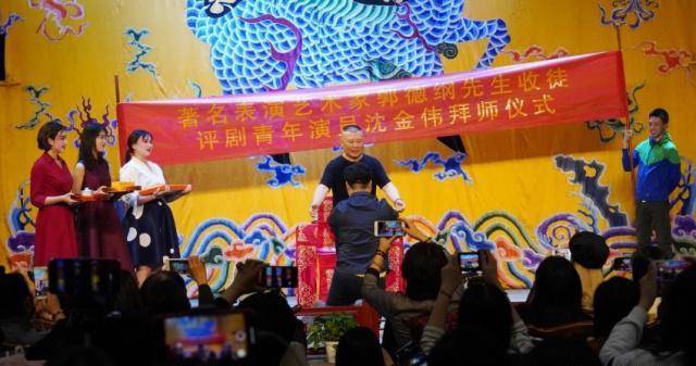 也刚收了一个徒弟,在3月16日的时候德云社的元老演员邢文昭先生离世了