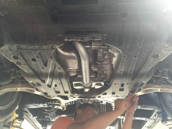 艾力绅 底盘装甲 发动机护板