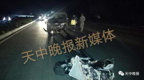 驻马店一初一女生遇车祸 被肇事车顶着跑一百多米