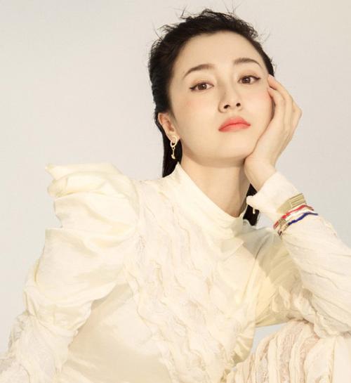 叶青图片赏析,复古气质温柔洒脱