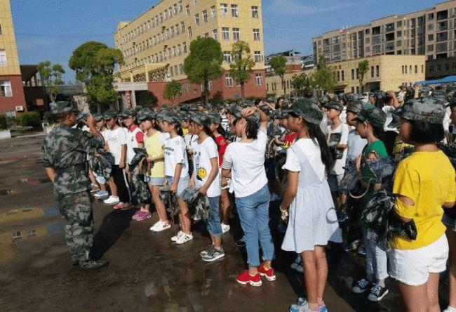 小升初即将来临,初中开学初一新生将面临军训,军训意义何在