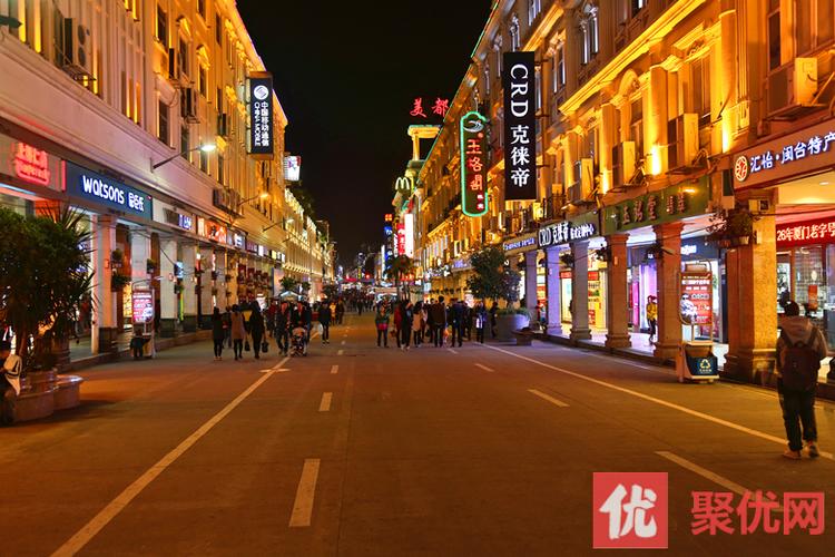 坐公交经由白鹭洲路欣赏白鹭洲美景和筼筜外湖风光,收获厦门市区