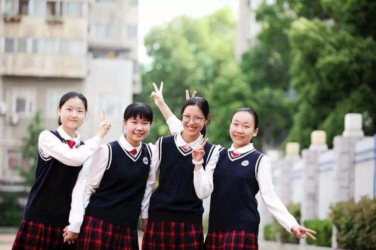 2018年度武汉十大名初最美校服出炉你想拥有哪一套