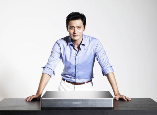 张东健拍广告变居家男人依旧雕刻美男