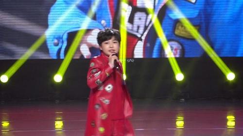 歌手李嘉豪参加2021河南网络春晚