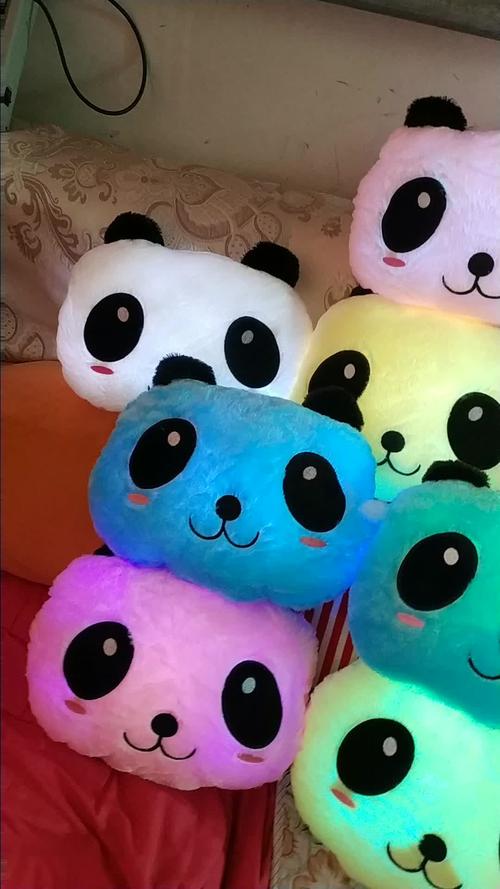 新款七彩发光熊猫抱枕毛绒玩具大熊猫公仔夜光抱枕情人节礼物