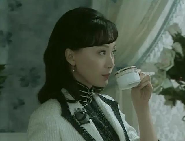 张爱玲《倾城之恋》里的白流苏,并非没有因为年龄而焦虑过,但这只是
