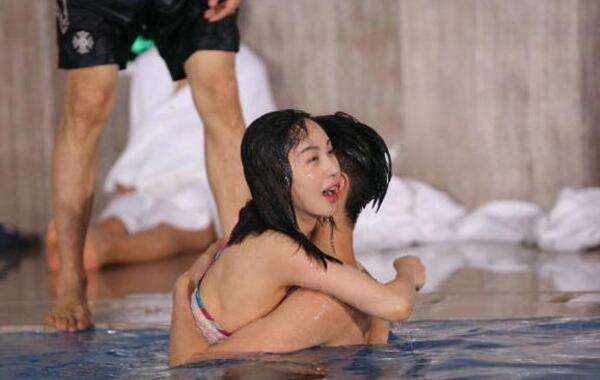 他和秦岚同居四年因为这位男明星与李菲儿在一起三年之后而且更加让人