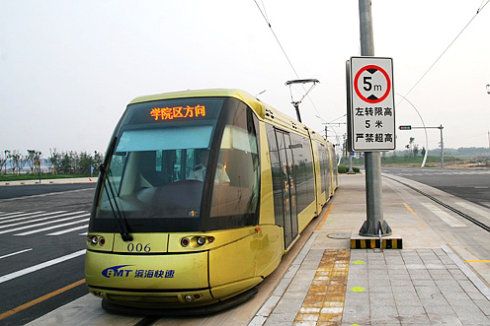 中国第一条现代导轨电车系统在天津投入运营