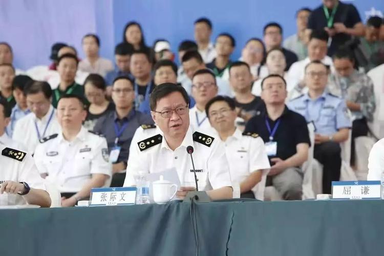 重庆市副市长屈谦在致辞中指出,口岸公共卫生安全关乎人民根本利益