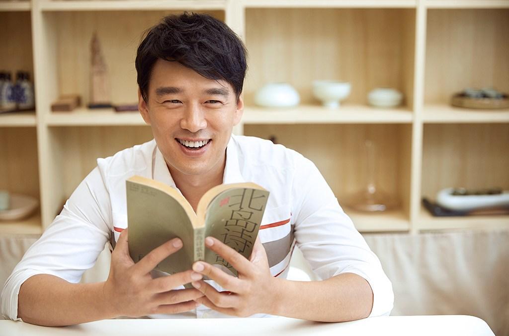 王耀庆其实口音有一点台式风格的,所以他在演海归时很出色,他也因为