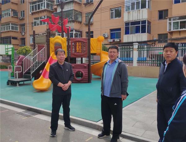 区领导张俊兵在钢新三幼督导检查商超,市场及酒店安全"一定要继续完善