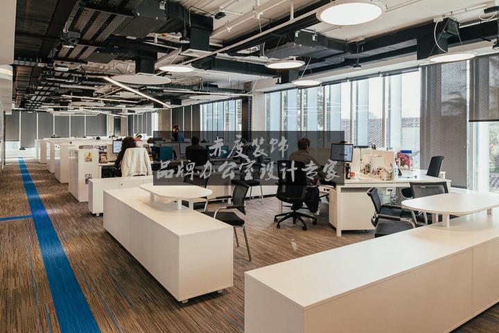 阿迪达斯现代简约风格办公室设计