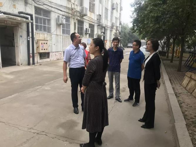 县政协副主席文化和旅游局局长储艳丽到27网格督导检查创城工作