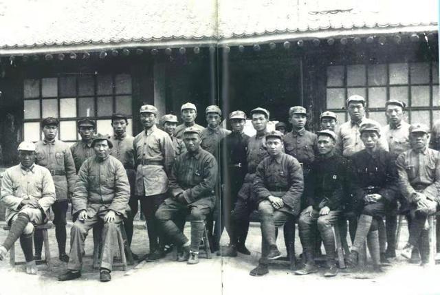 1993年参加过井冈山斗争的7位老红军合影他们都是谁