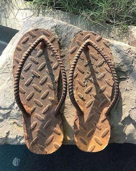 真正的铁鞋是啊,网吧都去不了了大佬,带带我生活不易啊被生活逼到了