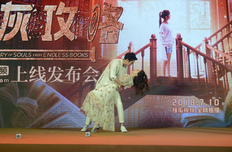 首部快穿剧《炮灰攻略》惊喜上线 严禹豪余玥上演花式下腰抱