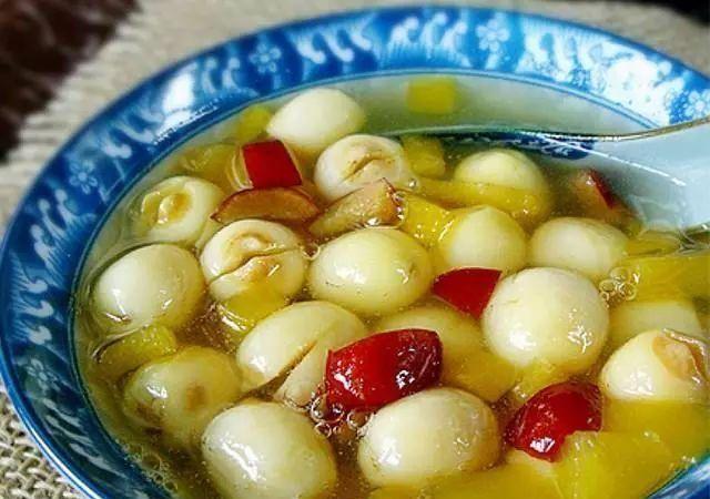 4月发文:菜谱:冰糖湘莲,松仁玉米,红烧狮子头,清蒸鲈鱼