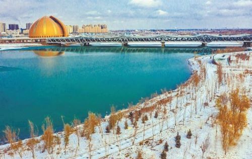 11月22日拍摄的十二师头屯河谷文化旅游体育休闲森林公园初雪美景.