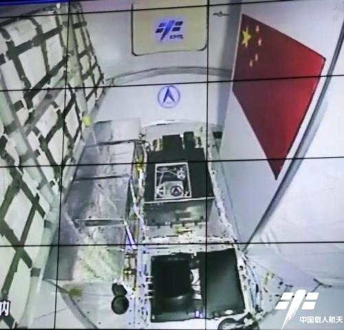 通过对新一代载人飞船试验船舱壁结构内声信号本底进行采集,以及对