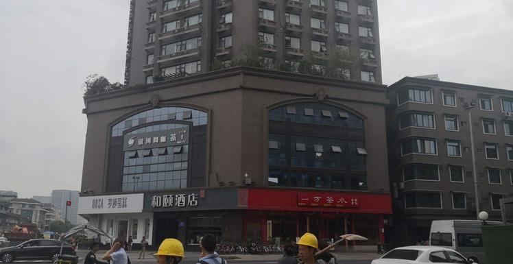 一环十字路口酒店出售,月租金17万6,年租212万
