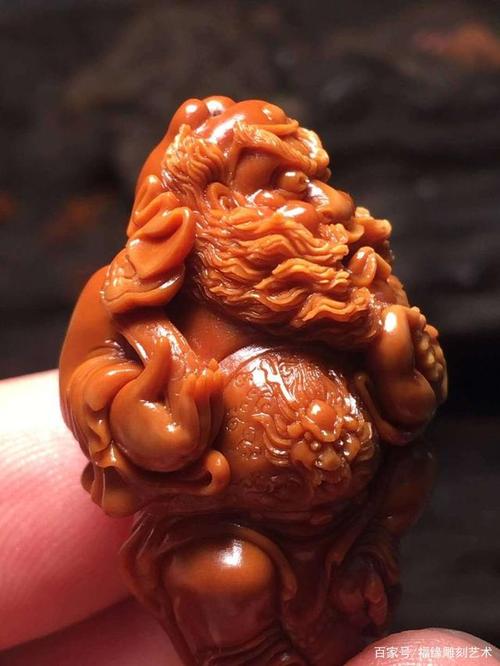 橄榄核雕刻十大名家排名——「妙女」大师本工《御龙钟馗》