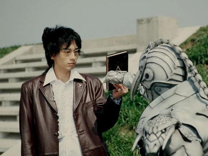 假面骑士faiz[海堂直也版]与莱欧骑兵[海堂直也版]的装着者.
