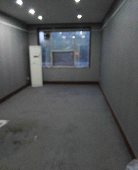 兴鹤大街与黎阳路北100米路门面房无转让费空房急租