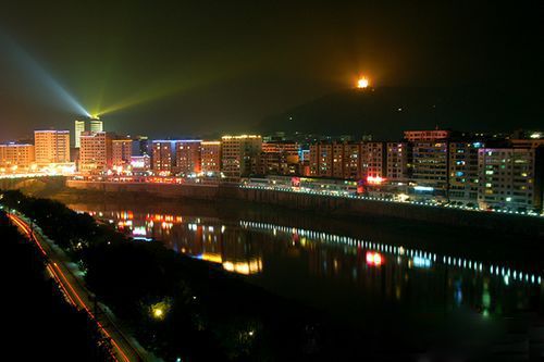 巴中城的夜景也还是很美的