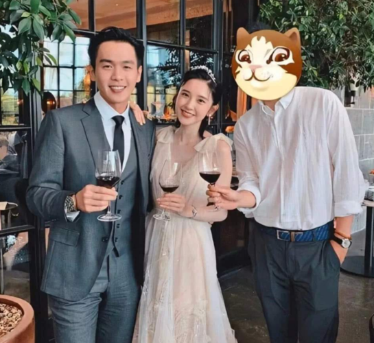 张若昀3天连发5条微博,仅有一条为她,果然还是唐艺昕最重要