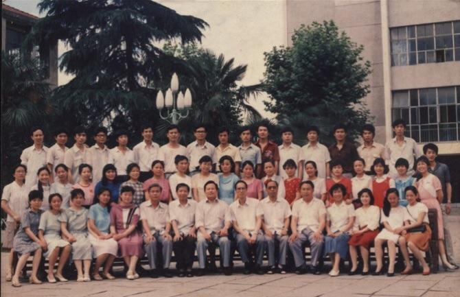 河运学校:大学校友 真诚永远